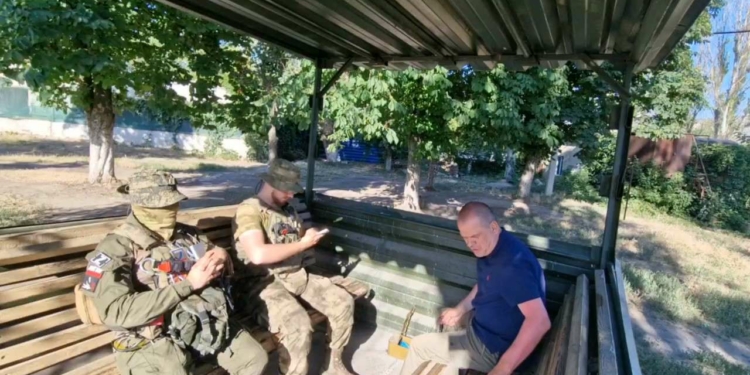 Макаренко Дмитрий, находясь сегодня в командировке в ДНР пообщался с молодыми бойцами.