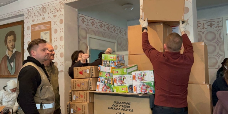 В прошедшие выходные команда Русской Гуманитарной Миссии устроила настоящий праздник для детей из Красной Поляны, что на юго-западе ДНР