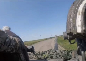 Ежедневно наши бойцы отражают атаки врагов и борются за нашу победу.