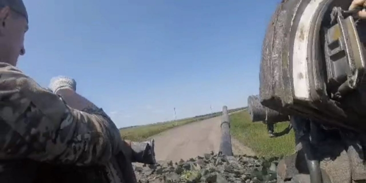 Ежедневно наши бойцы отражают атаки врагов и борются за нашу победу.