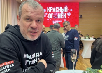 26 декабря Дмитрий Макаренко посетил ежегодную встречу под названием «Красный огонек», организатором которой является Народный Фронт.