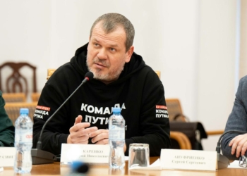 12 января Дмитрий Макаренко посетил круглый стол, посвященный Дню российской печати