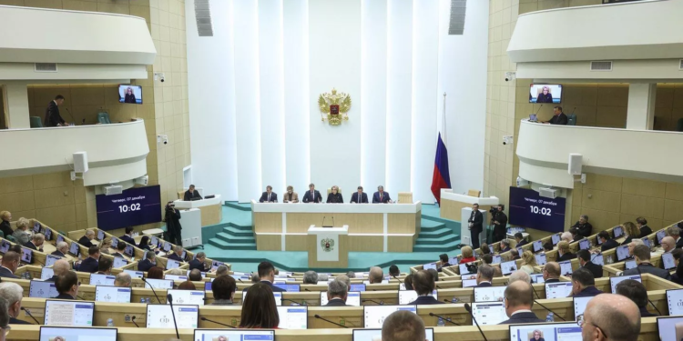 Совфед одобрил закон о конфискации имущества за фейки об армии