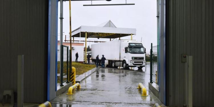 На украинско-польской границе скопилось около 1500 грузовиков