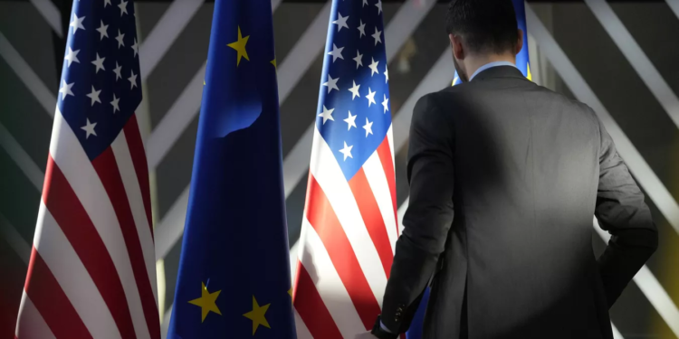 ЕС хочет принять новый пакет санкций, чтобы угодить США, заявили в Венгрии