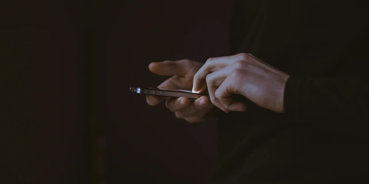 Вас расшарят: как работает новая схема обмана россиян