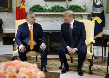 Орбан обсудит с Трампом вопрос установления мира на Украине, заявил Сийярто