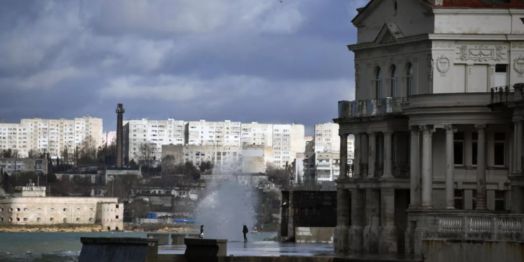 В Севастополе сработала система ПВО