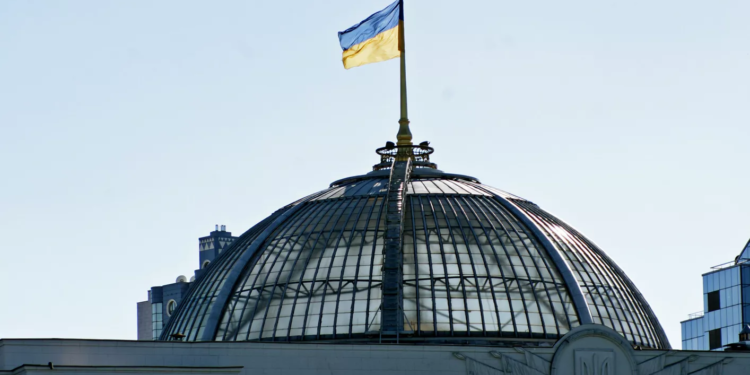 Украинские военные планируют захватить Верховную раду, сообщил источник