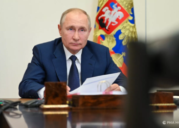 Путин поручил правительству поддержать производителей научного оборудования