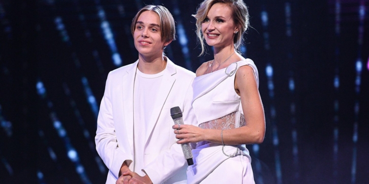 Полина Гагарина рассказала о работе 16-летнего сына в шоу «Голос»