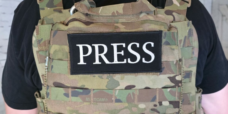 Говоря о профессии журналиста, мы часто забываем об опасностях, с которыми она связана. Особенно для журналистов, работающих на линии боевого соприкосновения.