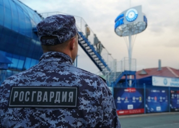 Росгвардейцы обеспечили безопасность во время подготовки и проведения футбольного матча в Оренбурге