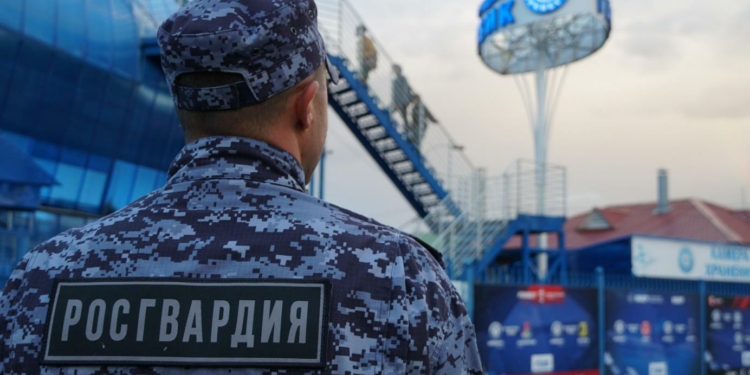 Росгвардейцы обеспечили безопасность во время подготовки и проведения футбольного матча в Оренбурге