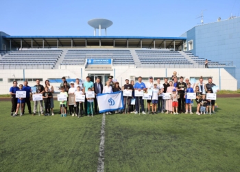 Сегодня на казанском стадионе «Динамо» состоялся Спортивный праздник «Папа, мама, я – спортивная семья», определивший лучшие динамовские семьи. 