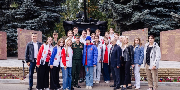 Председатель правления «Движения Первых» Артур Орлов посетил Казанское высшее танковое командное училище