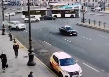 В ДТП с автобусом в Петербурге пострадали десять человек