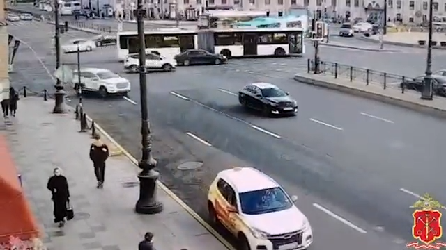 В ДТП с автобусом в Петербурге пострадали десять человек