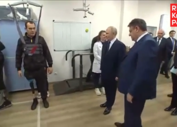 Путин пообщался с бойцами, проходящими реабилитацию после ранения