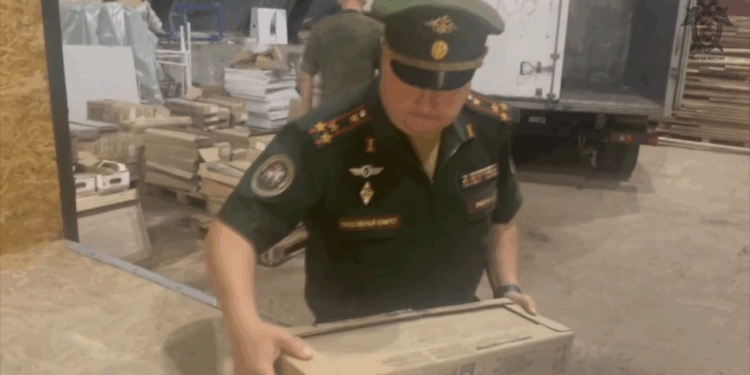 Следователи военных следственных органов Следственного комитета Российской Федерации продолжают оказывать гуманитарную помощь