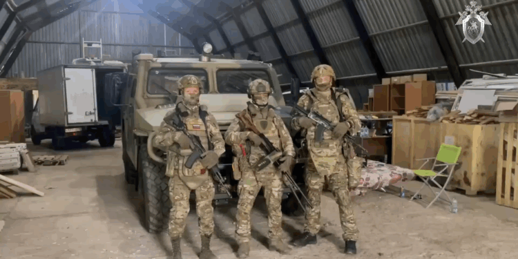 Военные следователи СК России продолжают оказывать гуманитарную помощь