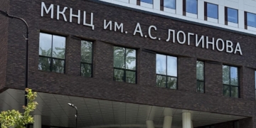 Дмитрий Макаренко, проходит лечение от рака прямой кишки. Сейчас он живёт со стомой и хорошо знает, насколько важна поддержка близких.